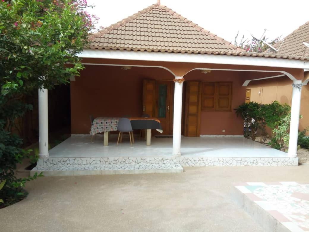Chez Coumba Et Daniel Bed & Breakfast Saly Portudal Exterior photo
