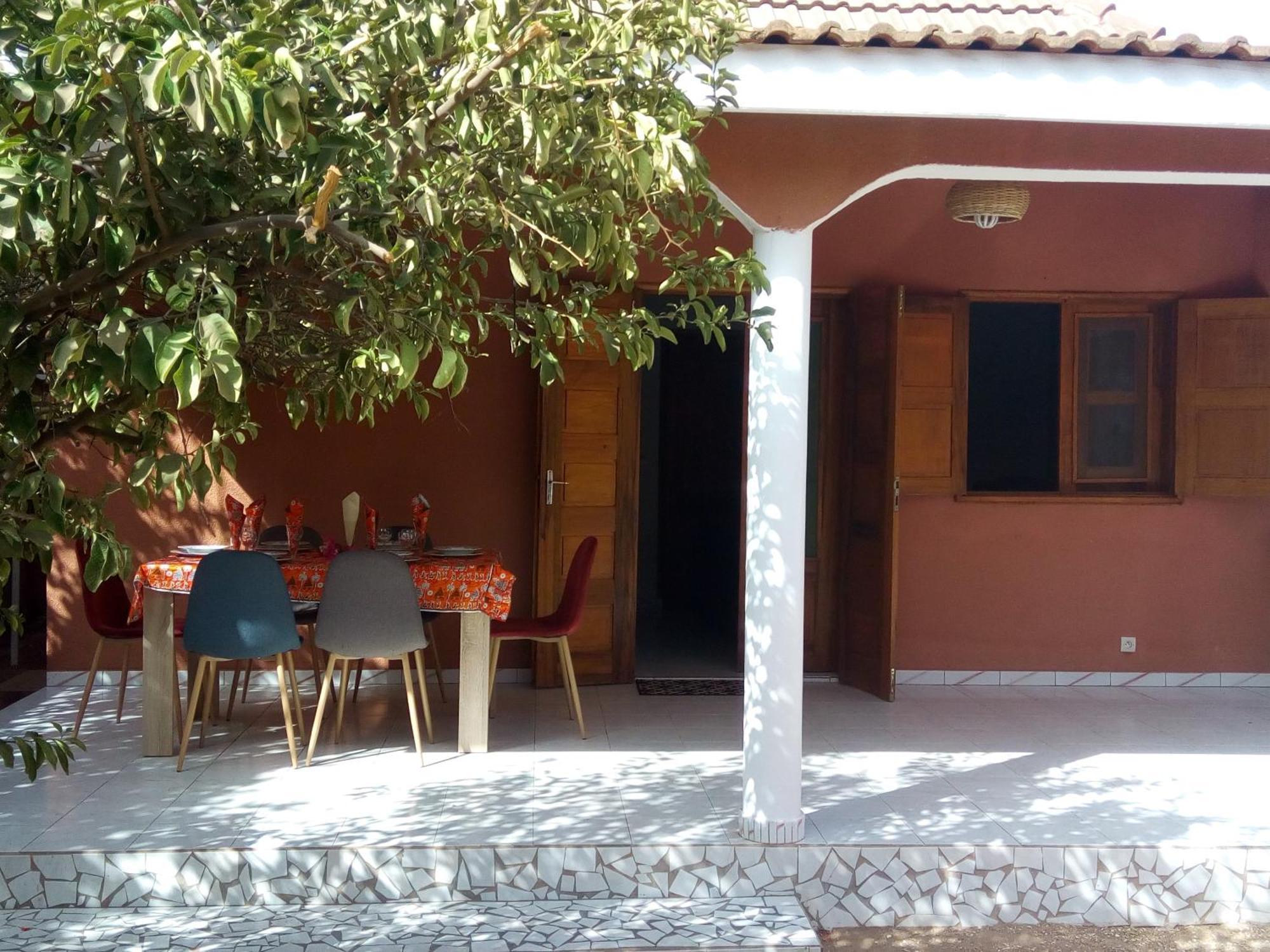 Chez Coumba Et Daniel Bed & Breakfast Saly Portudal Exterior photo